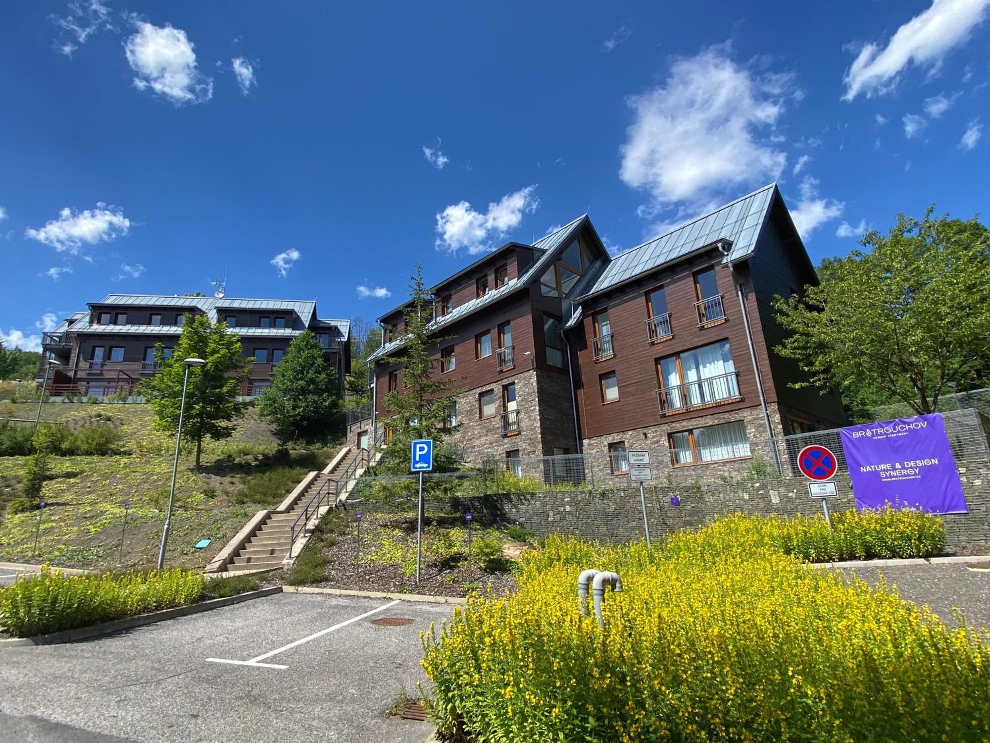 Apartman Hygge Bratrouchov ヤブロネツ・ナト・イゼロウ エクステリア 写真