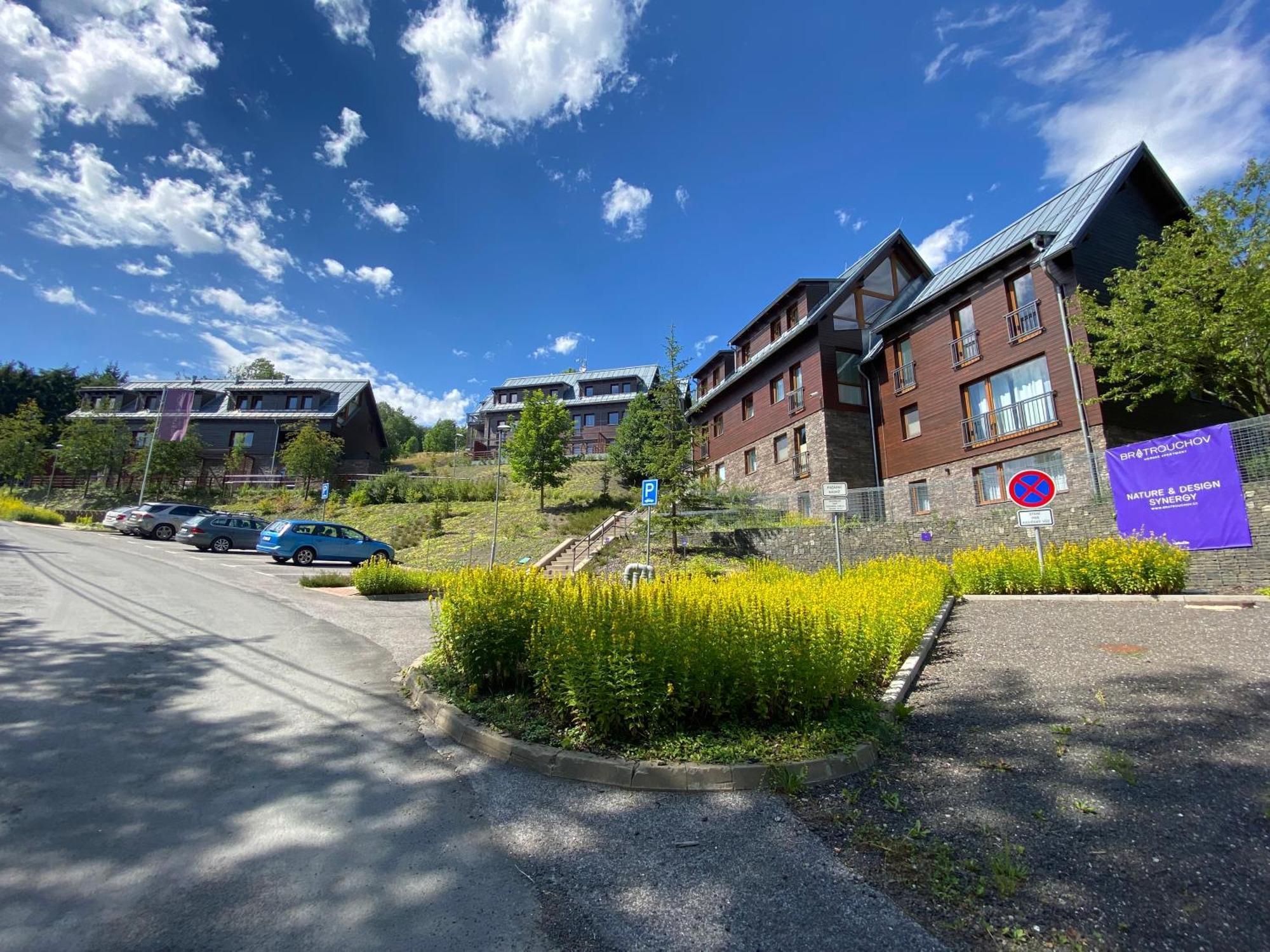 Apartman Hygge Bratrouchov ヤブロネツ・ナト・イゼロウ エクステリア 写真